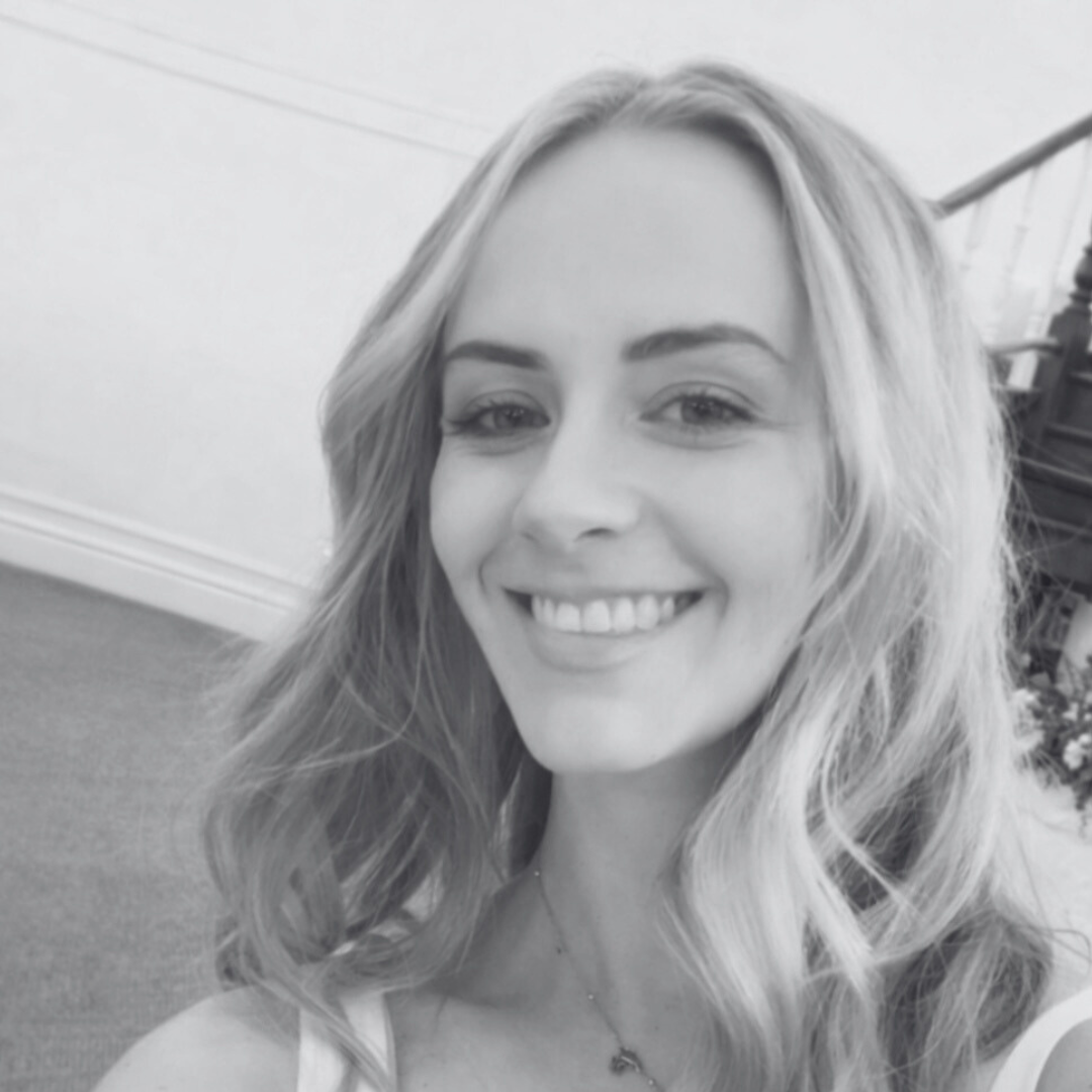 Ashlee Onstage Travel Bio Pic